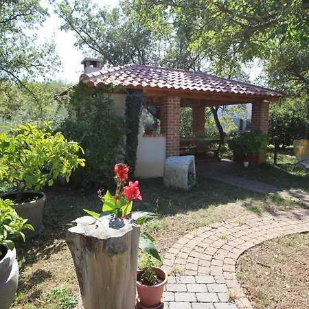 Damir בית הארחה Sveti Ivan Dobrinjski